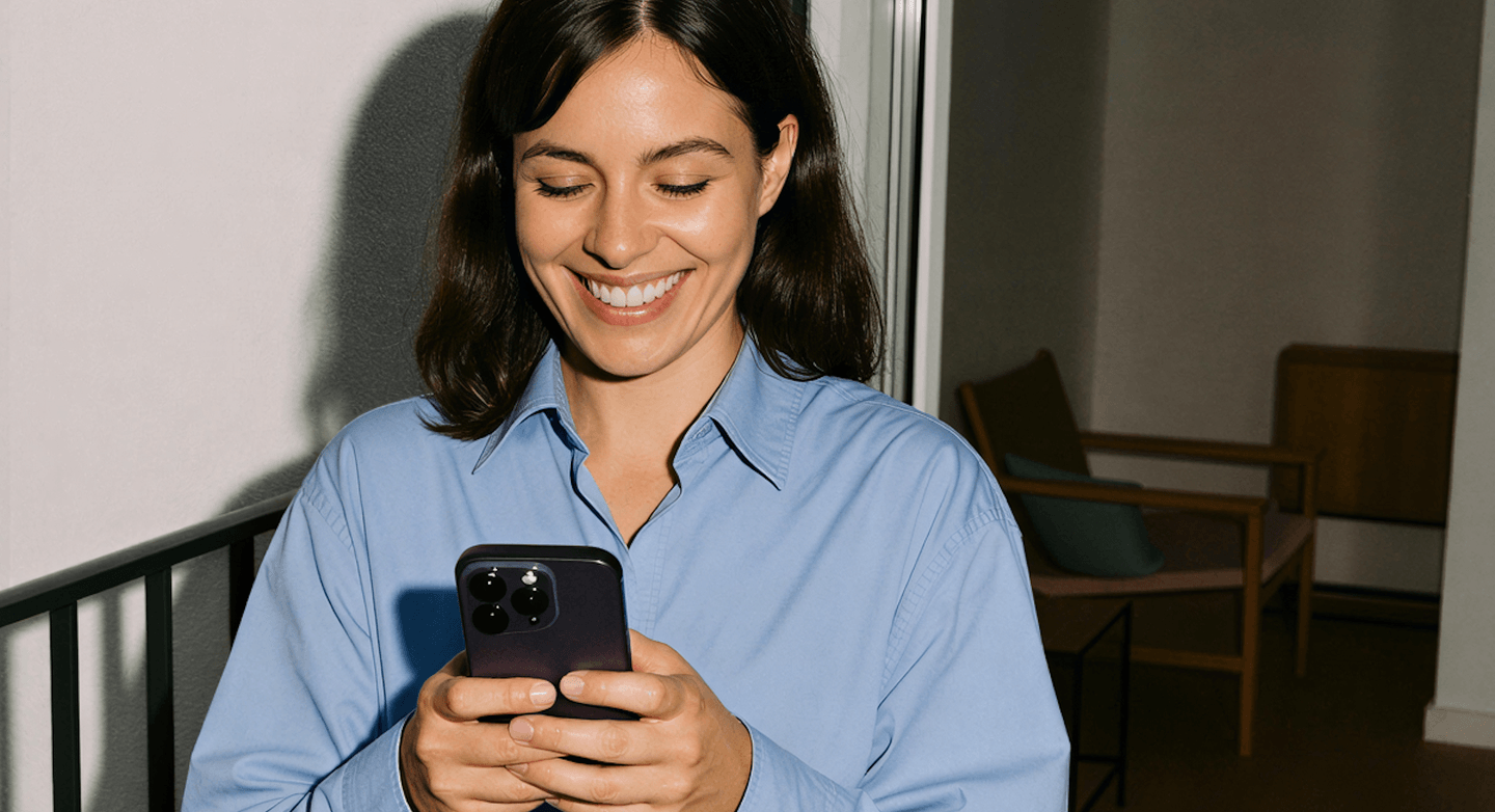 Pars solutions employee smiling mobile app notification